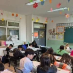 Gestión escolar: prohibición de celulares, límites de edad, eliminación de textos y otros cambios