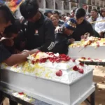 Entre lágrimas y flores despiden a una madre y sus cinco hijos en Cochabamba