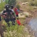 Hallan sin vida a una madre y su bebé dentro de una laguna, su suegro es el principal sospechoso